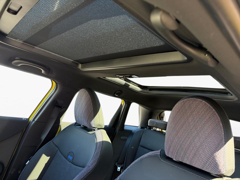 2027 MINI 4 DOOR SIGNATURE PLUS